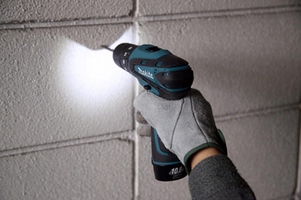 PARAFUSADEIRA / FURADEIRA IMPACTO 12V - MAKITA 